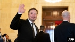 Власник компаній SpaceX, Twitter та Tesla CEO Ілон Маск прибув на слухання у Сенаті 13 вересня 2023 року. Фото: Stefani Reynolds / AFP