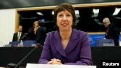 Catherine Ashton, jefa de política exterior de la Unión Europea expresa que hay optimismo, pero al mismo tiempo se esperan resultados concretos.