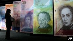 A pesar de la retórica antiestadounidense del gobierno de Venezuela, el dólar podría ser su única salvación en momentos en que su economía se desploma.