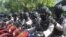 Polisi bermotor bersenjata lengkap dalam pengamanan wilayah (foto:VOA/Yudha Satriawan)