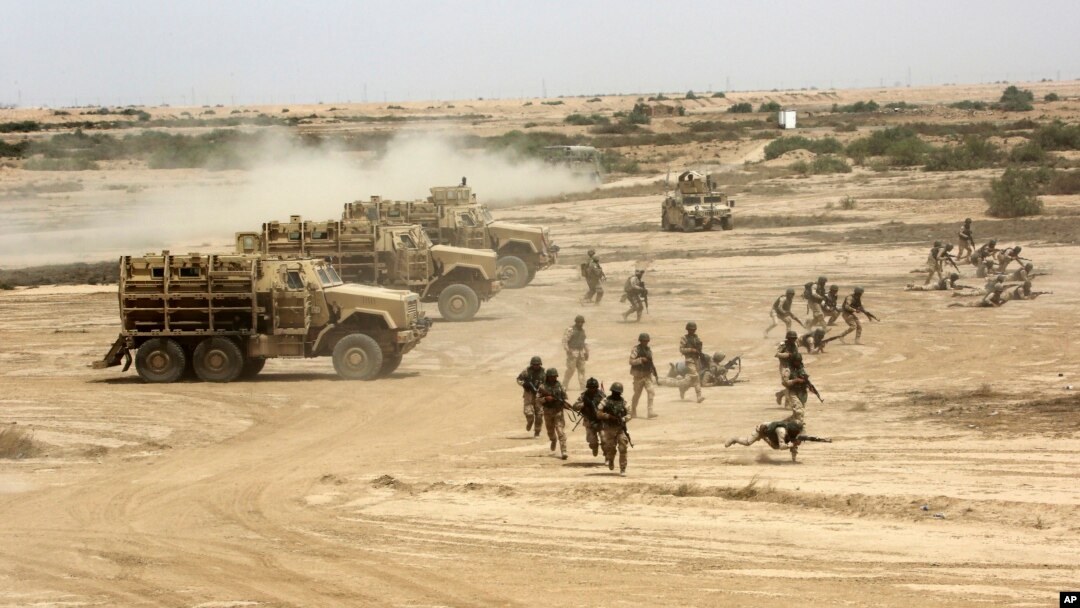 Iroq, AQSh va Ispaniya qo'shinlari Bag'dod yaqinida mashq qilmoqda. 27-may, 2015-yil