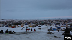 Тысячи людей разбили палатки у резервации Standing Rock Sioux Reservation в Северной Дакоте в знак протеста против строительства нефтепровода