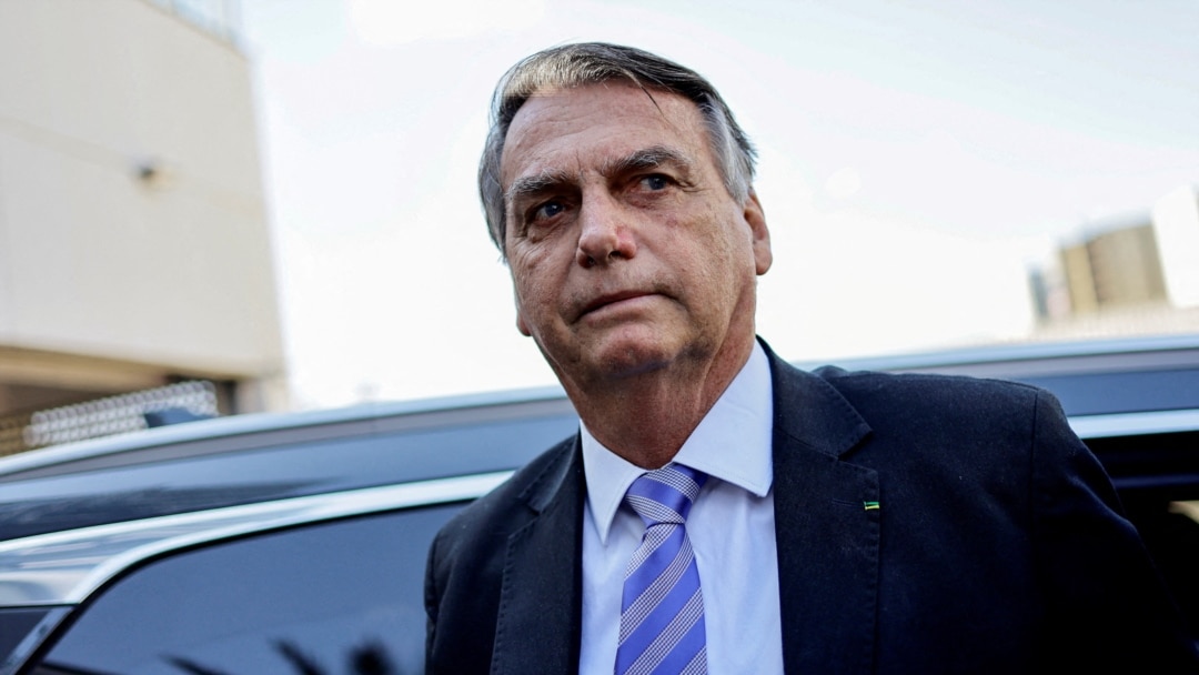 Policía de Brasil busca confiscar pasaporte de Bolsonaro, detiene a  colaboradores cercanos