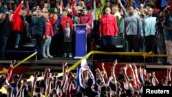 Venezuela's President Nicolas Maduro raises a finger as he is surrounded by supporters while speaking during a gathering after the results of the election were released, outside of the Miraflores Palace in Caracas, Venezuela, May 20, 2018. 