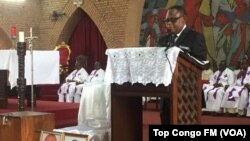 Le professeur Isidore Ndaywel, membre du comité laïc de coordination, initiateur de la messe, Kinshasa, RDC, 16 mars 2018. (VOA/Top Congo FM)