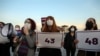 اعتراضات به خروج ترکیه از پیمان منع خشونت علیه زنان در استانبول. تظاهرکنندگان پلاکارت با شمار زنانی را که بر اثر خشونت‌های خانگی کشته شده‌اند را در دست گرفته اند -۲ آوریل ۲۰۲۱