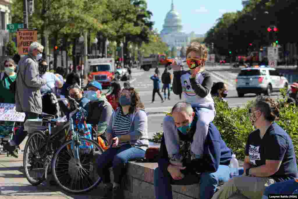 Milhares de pessoas marcharam no s&#225;bado em Washington, D.C. e em centenas de cidades em todo o pa&#237;s para a 5&#170; Marcha das Mulheres.