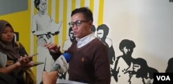 Direktur Eksekutif Amnesty International Indonesia Usman Hamid. (Foto: Sasmito/VOA)