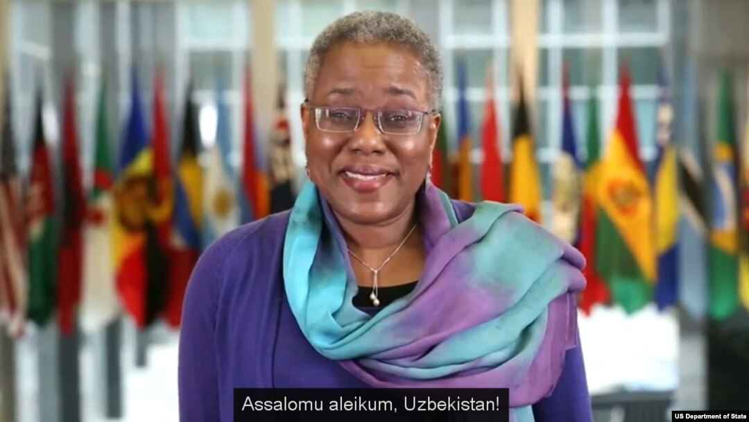 Pamela Spratlen 27-yanvar kuni O'zbekiston rahbari Islom Karimov bilan uchrashib, Toshkentdagi faoliyatini boshladi