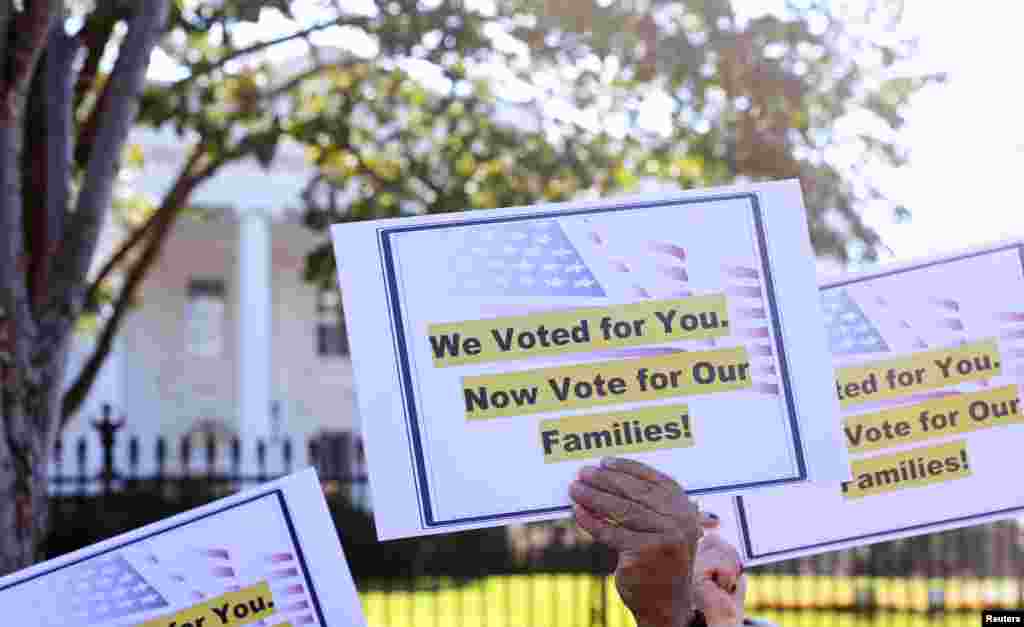Members of immigration rights organizations, including Casa in Action and Maryland Dream Act, demonstrate in front of the White House in Washington, Thursday, Nov. 8, 2012, calling on President Barack Obama to fulfill his promise of passing comprehensive immigration reform. (AP Photo/Cliff Owen)