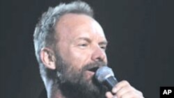 এখনও পুরোদমে গান করে যাচ্ছেন স্টিং