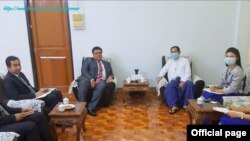 ျမန္မာ ႏိုင္ငံျခားေရးဝန္ႀကီးဌာန၊ မဟာဗ်ဴဟာေလ့လာေရးႏွင့္ ေလ့က်င့္ေရးဦးစီးဌာန၊ ၫႊန္ၾကားေရး မႉးခ်ဳပ္ ဦးေအာင္ျမင့္ ႏွင့္ ျမန္မာႏိုင္ငံဆိုင္ရာ မေလးရွားသံအမတ္ႀကီး Mr. Datuk Zahairi Bin Baharim (ဓါတ္ပံု- Ministry of Foreign Affairs Myanmar)