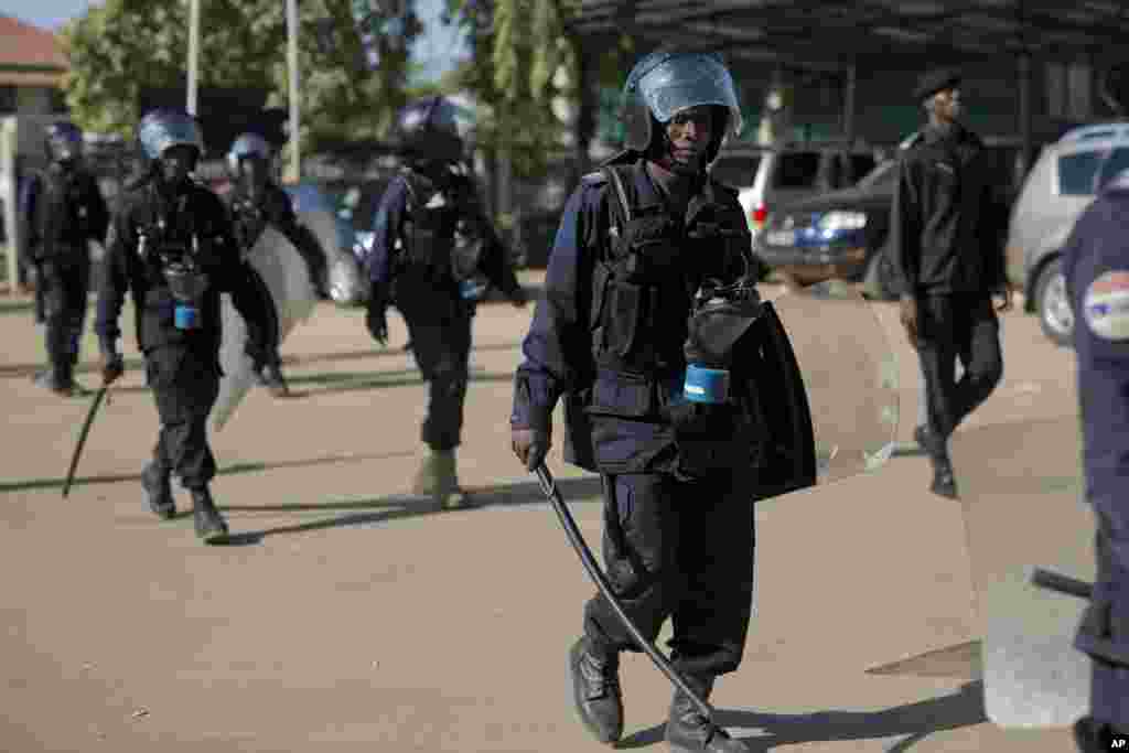 Les forces de sécurité gambiennes massivement déployées à Banjul, Gambie, 5 décembre 016