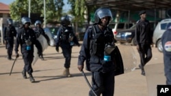 Les forces de sécurité gambiennes massivement déployées à Banjul, Gambie, 5 décembre 016