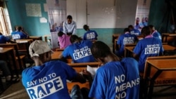 Sekelompok orang mengenakan baju bertuliskan "Katakan Tidak pada Pemerkosaan". (Foto: Reuters)