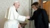 Пелоси встретилась с папой римским на фоне дебатов об абортах в США 