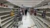Barang-barang kebutuhan rumah tangga makin minim di rak-rak yang hampir kosong di sebuah supermarket di Washington, DC., 15 Maret 2020. (Foto: Reuters)