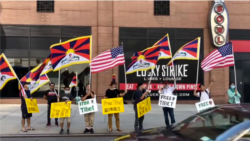 རྒྱ་ནག་གཞུང་དོན་གཅོད་ཁང་གི་མདུན་ངོ་རྒོལ།