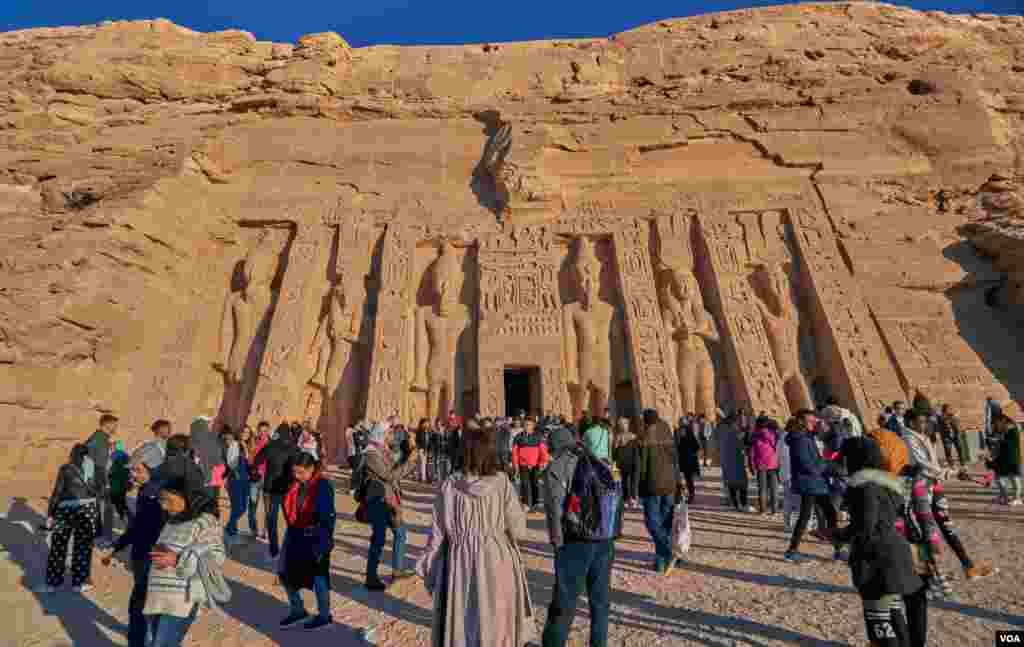  Ramses II built for his wife Nefertari a temple next to his in Abu Simbel and had carved a hieroglyphic text on it. (Hamada Elrasam/VOA)