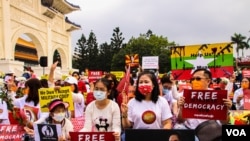 Taiwan's Myanmar community protesting in Taipei's Liberty Square against the military coup that has seen thousands detained and hundreds killed, March 28, 2021 in Taipei, Taiwan. (VOA/Tommy Walker) 