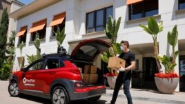 Toyota-backed self driving company Pony.ai demonstrates an autonomous electric vehicle delivery from local e-commerce platform Yamibuy, during the outbreak of the coronavirus disease (COVID-19) in Irvine, California, U.S., April 28, 2020. (REUTERS/Mike Blake)