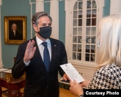Secretary of State Antony Blinken is sworn in as the 71st U.S. Secretary of State, at the Department of State in Washington, Jan. 26, 2021. (State Department photo)