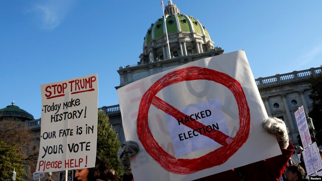 Para pendemo yang melancarkan aksi protes terhadap presiden terpilih AS, Donald Trump pada saat pemilihan presiden tahun lalu. (Foto:dok)