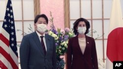 美國商務部長雷蒙多（Gina Raimondo）在上任後首次官方亞洲行中訪問了日本、新加坡和馬來西亞。