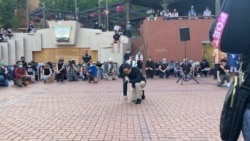 Pendeta Oscar Suryadi memimpin doa pada aksi demonstrasi 4 Juni 2020, di Pioneer Square Portland, Oregon (foto; courtesy).