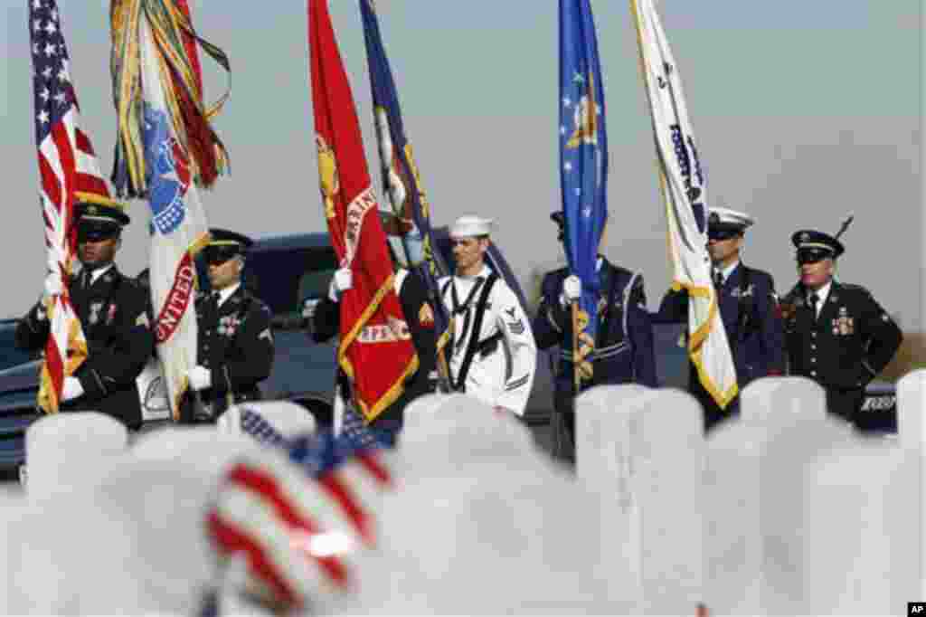 Почесна гарда на церемонијата по повод Денот на воените ветерани во Сан Антонио, Тексас. (AP Photo/Eric Gay)