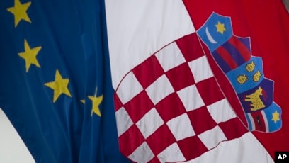 Thành viên EU: Tham gia Liên minh châu Âu, Croatia đã mở ra một cánh cửa rộng lớn cho sự phát triển và hội nhập. Với nỗ lực cải cách và phát triển kinh tế, Croatia hứa hẹn sẽ trở thành một trong những nước phát triển nhất khu vực Balkan. Hãy đến và trải nghiệm sự sống động của thành viên EU trẻ tuổi này.