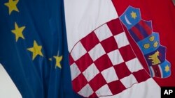 Arhiva - Zastave Evropske unije i Hrvatske