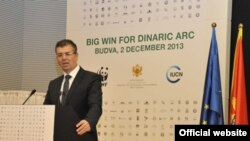 Ministar održivog razvoja i turizma Branimir Gvozdenović govori na konferenciji "Dinarski luk" (Biro)