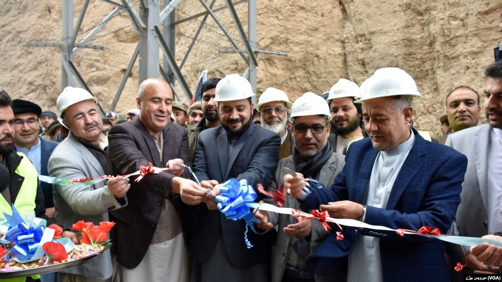 مجیب الرحمان کریمی، وزیر احیا و انکشاف, دهات افغانستان، درسفرش به بلخ گفت این جاده که چهار ولایت شمالی را با مرکز کشور وصل میسازد، از لحاظ اقتصادیبرای ولایات شمال نقش مهمی دارد