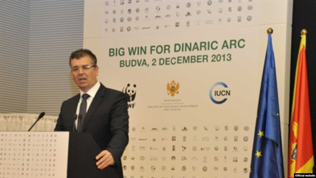 Ministar održivog razvoja i turizma Branimir Gvozdenović govori na konferenciji "Dinarski luk" (Biro)