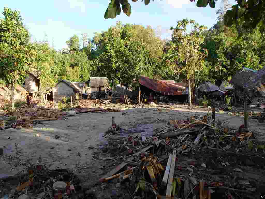 2月6日所羅門群島上一個被海嘯摧毀的村落。（世界宣明會）