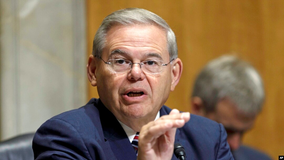 Senatining Tashqi aloqalar qo’mitasi raisi demokrat Robert Menendez Iroqqa qurol sotilishiga qarshi senatorlardan biri.