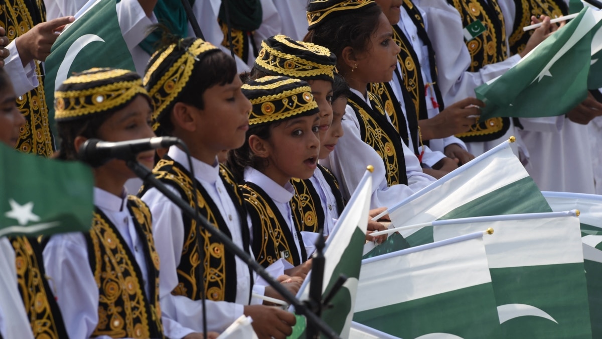 یوم پاکستان پر پرانے ملی نغموں کی گونج، نئے نغمے مقبول کیوں نہیں ہوتے؟