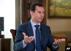 ໃນພາບຖ່າຍ ເມື່ອວັນພຸດ ທີ 21 ກັນຍາ 2016 ທີ່ໄດ້ຖືກເປີດເຜີຍ ໂດຍ ສຳນັກງານປະທານາທິບໍດີ ສະແດງໃຫ້ເຫັນ ປະທານາທິບໍດີ ຊີເຣຍ Bashar Assad ກ່າວຖະແຫລງ ຕໍ່ອົງການຂ່າວ AP ຢູ່ທີ່ທຳນຽບປະທານາທິບໍດີ ໃນນະຄອນຫຼວງ Damascus ຂອງຊີເຣຍ.