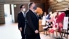 美国国务卿蓬佩奥前往东京日本首相官邸会晤日本首相菅义伟。(2020年10月6日)