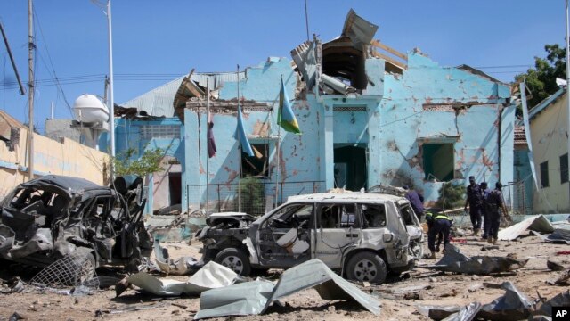 FILE - Somali security forces attend the scene of a car bomb attack in Mogadishu, Somalia, June 20, 2017.