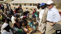 Then-US Ambassador to the UN food agency Tony Hall speaks to Zimbabwean villagers waiting to collect food aid near Mutare, Zimbabwe in this August 2005 file photo. 