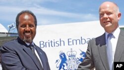 Le secrétaire au Foreign Office, William Hague, et le président somalien, Hassan Cheikh Mohamoud 