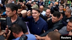 Jair Bolsonaro, far-right lawmaker and presidential candidate of the Social Liberal Party (PSL), gestures after casting his vote, in Rio de Janeiro, Brazil, Oct. 7, 2018. 