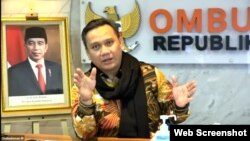 Member of the Indonesian Ombudsman, Yeka Hendra Fatika, Wednesday 24 March 2021. (Photo: VOA)