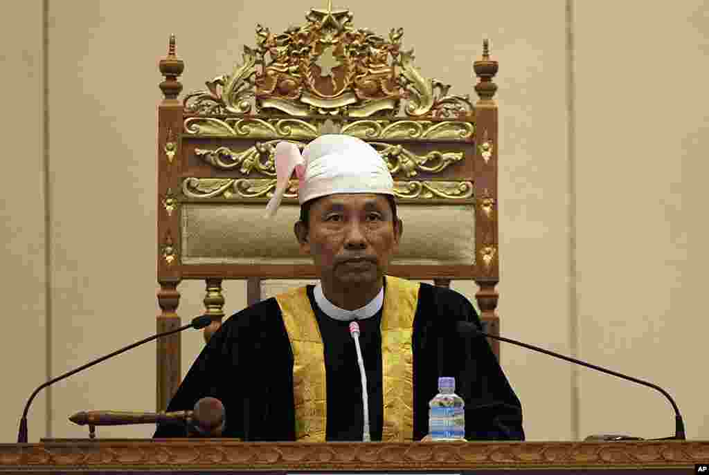 Shwe Man, speaker of the Lower House of parliament attends the Lower House meeting, in Naypyitaw, Burma, April 23, 2012. (Reuters)