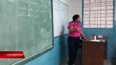 Phụ huynh Venezuela trở thành giáo viên bất đắc dĩ