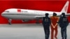 “保护卫士”组织提供的图片描述中国警察遣返嫌疑人回中国的景象。