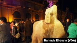 Egypt Pulls Ancient Colossus from Slum