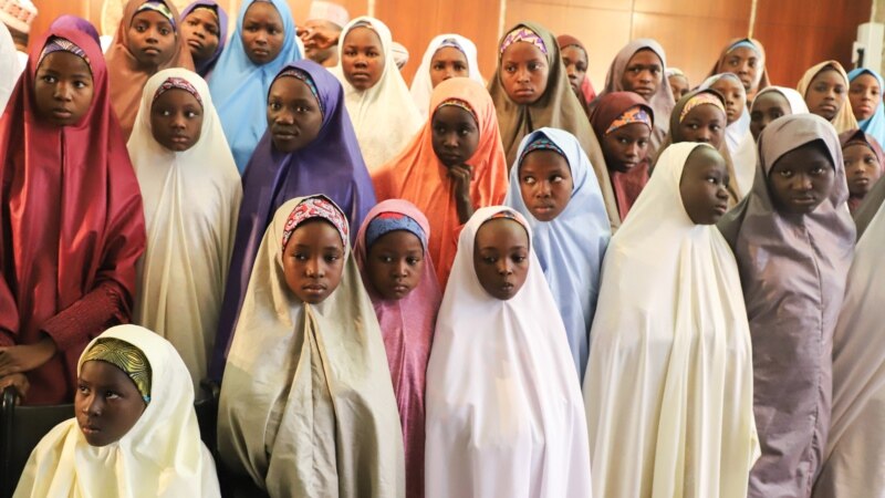 Les écolières libérées par Boko Haram de retour à Dapchi